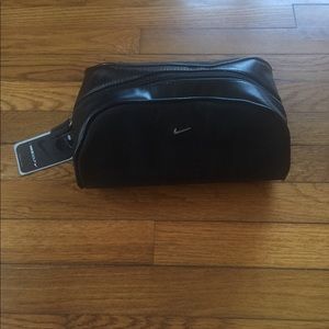 NOSWT NIKE GOLF TRAVEL KIT